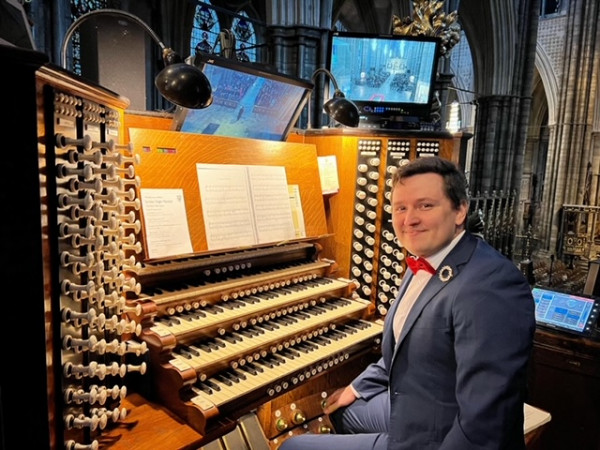 A Régi Zeneakadémia rendszeres fellépője a Westminster Apátságban adott teltházas koncertet