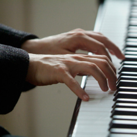 Jótékonysági zongoraestet ad a Zeneakadémia jelenlegi és volt rektora