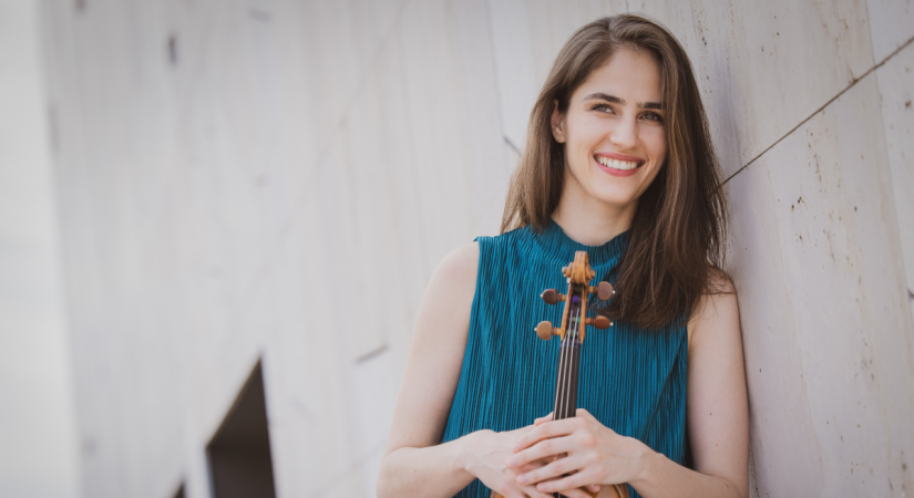 Júlia Pusker & Danubia Orchestra