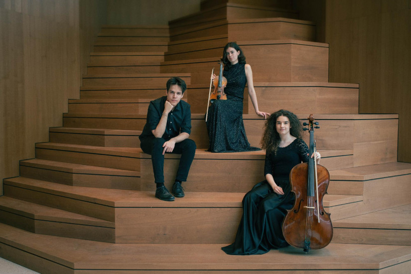 Trio Mikrokosmos: Zsófia Fórizs, Boglárka Forgó, Áron Lescsinszky