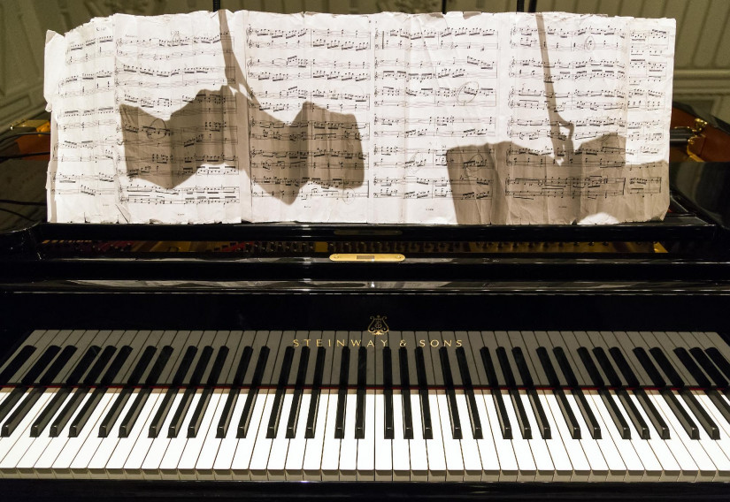 Mozart 270 – Kurtág 100 / 1.